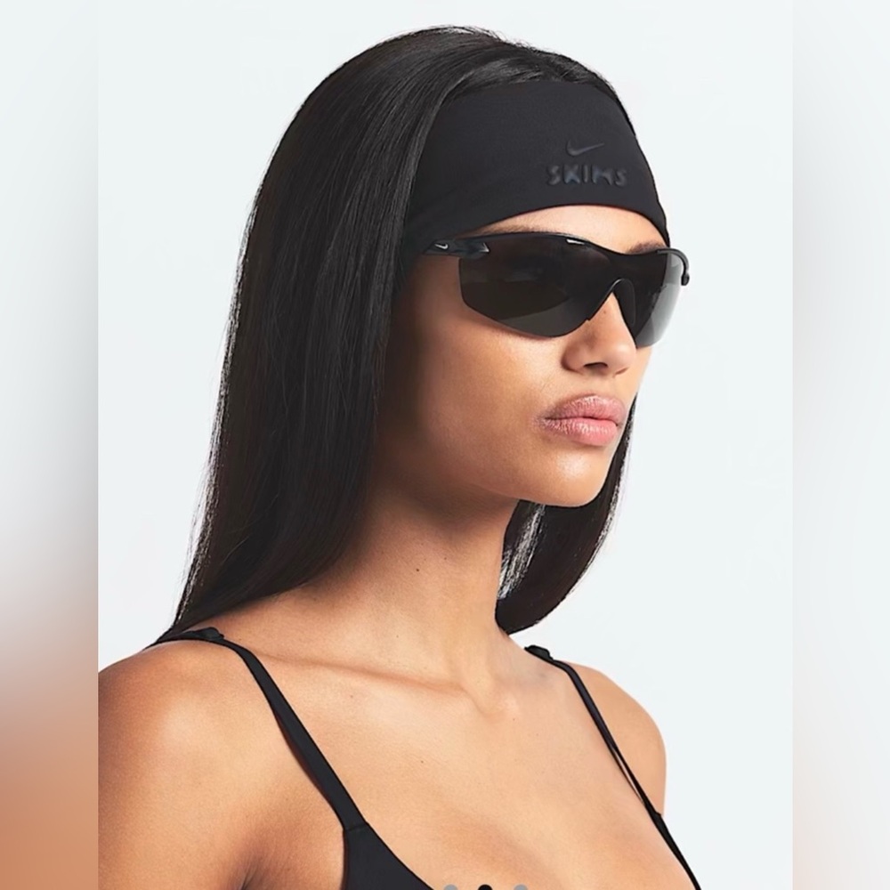 Nike Black Skims Headband - Women's Athletic Accessory